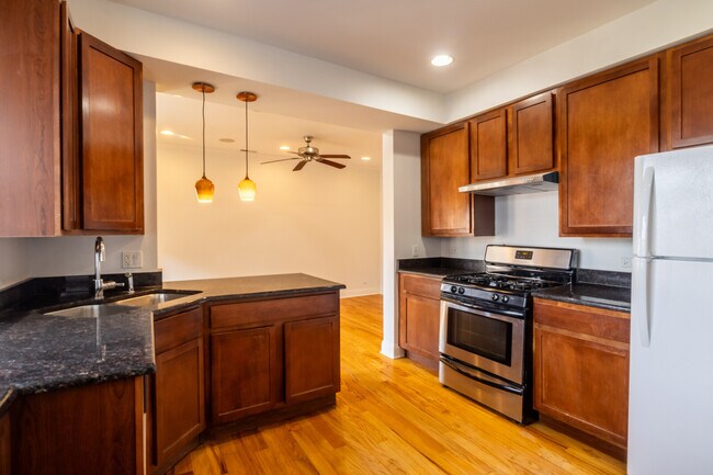 Foto del edificio - 2709 W Glenlake Ave
