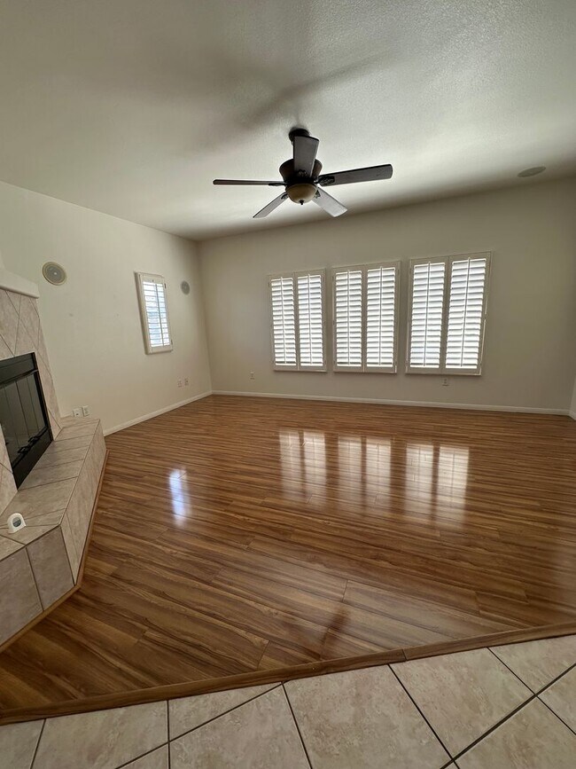 Foto del edificio - MUST SEE 2 BEDROOM CONDO IN SUMMERLIN!
