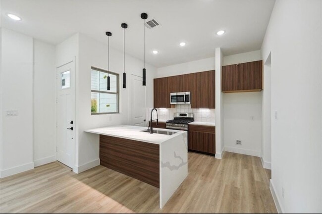 Foto del edificio - 7416 Maxroy St