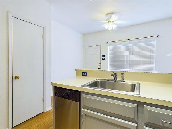 Foto del edificio - 2210 Pearl St