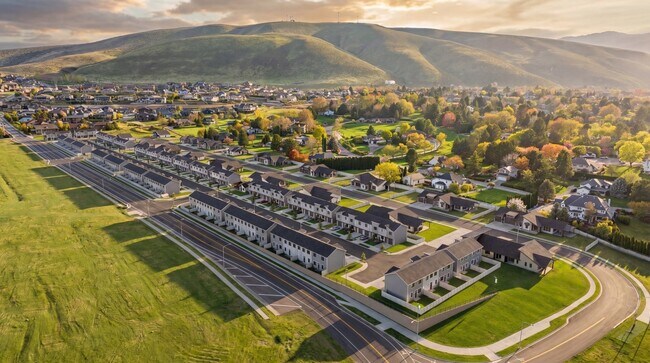 Building Photo - The Ridge Townhomes