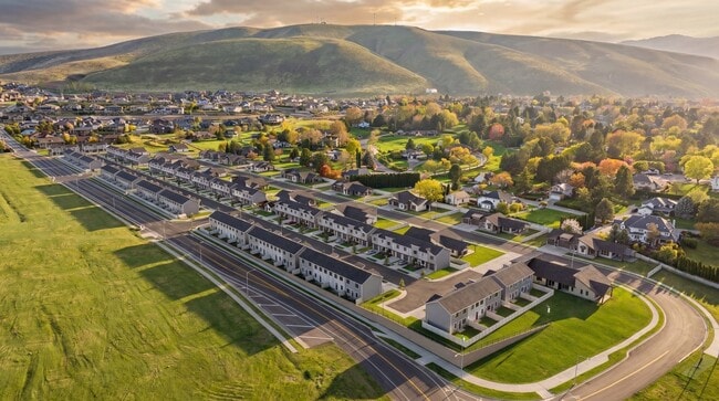 Building Photo - The Ridge Townhomes