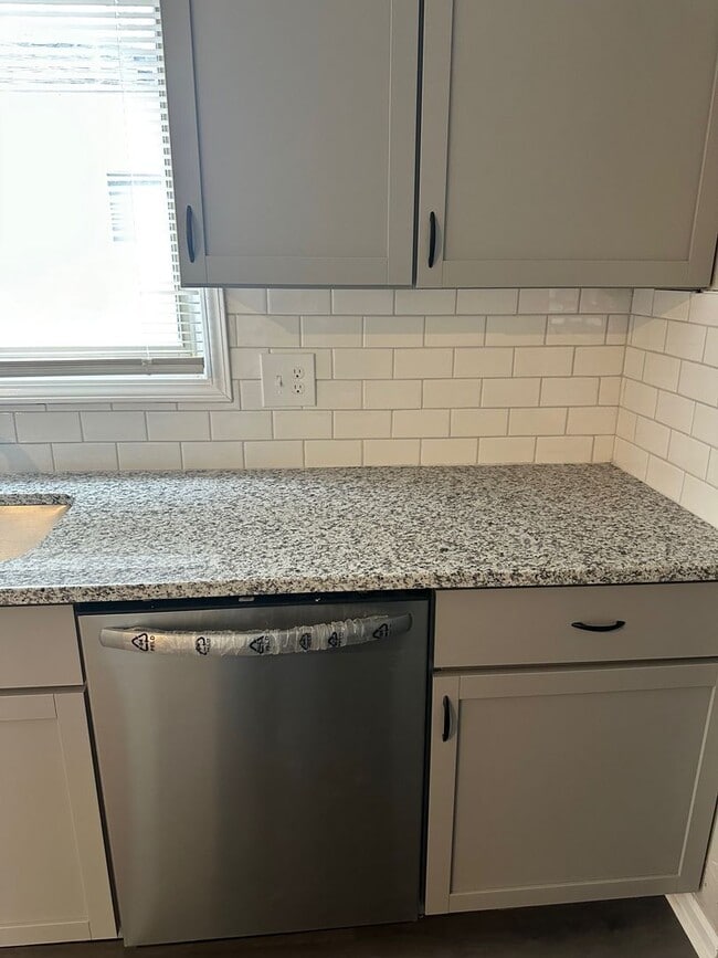 Foto del edificio - 3 bdrm with finished basement!