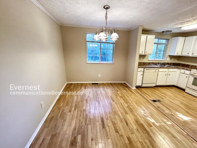 Building Photo - 493 Village Square Ct