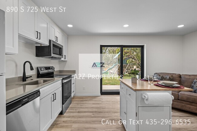 Building Photo - 890 S 725 W St