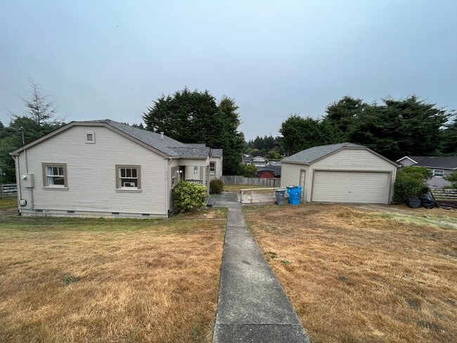 Building Photo - Well located 3/1, garage, laundry room, HU...