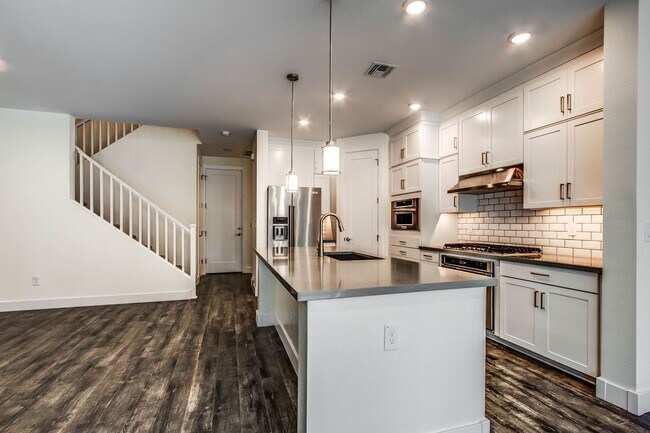 Building Photo - 3855 S McQueen Rd