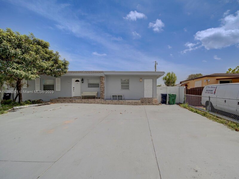 Primary Photo - 7622 SW 21st St