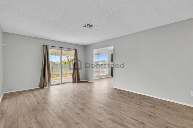 Foto del edificio - 2822 Meadow River St