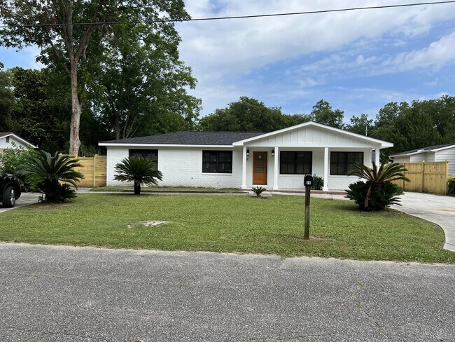 Photo - 18 Ellen Ave House