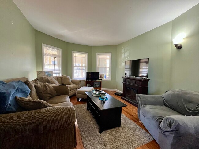 Building Photo - 45 Martin St