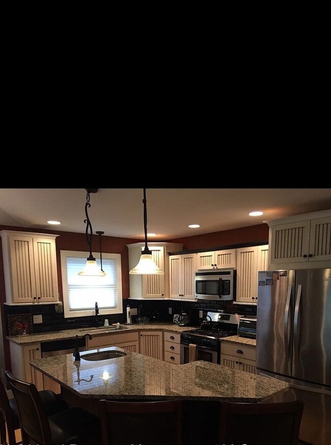 Building Photo - 5205 Chestnut Ct