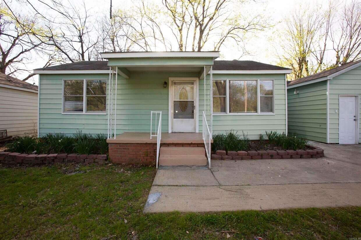 Primary Photo - 5413 N Main St