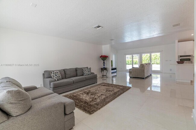 Foto del edificio - 8425 SW 185th St