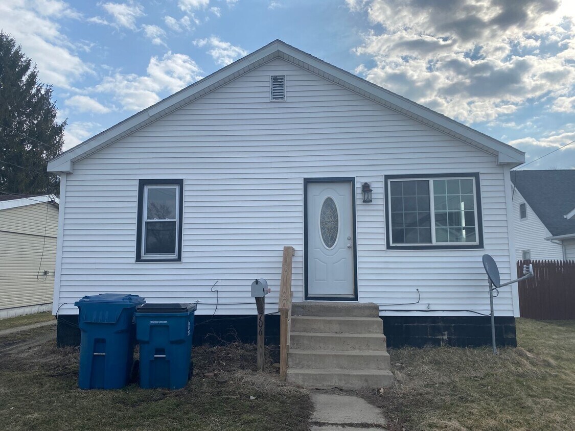 Primary Photo - Three Bedroom House