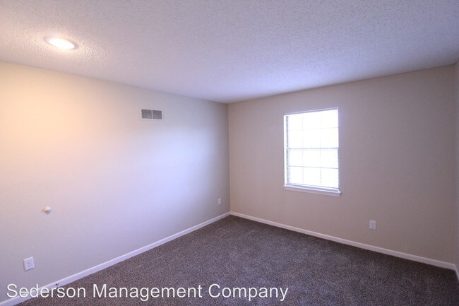 Building Photo - 133 N Saxony Dr