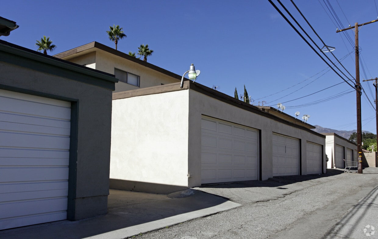 Building Photo - 630-638 Silverwood Ave