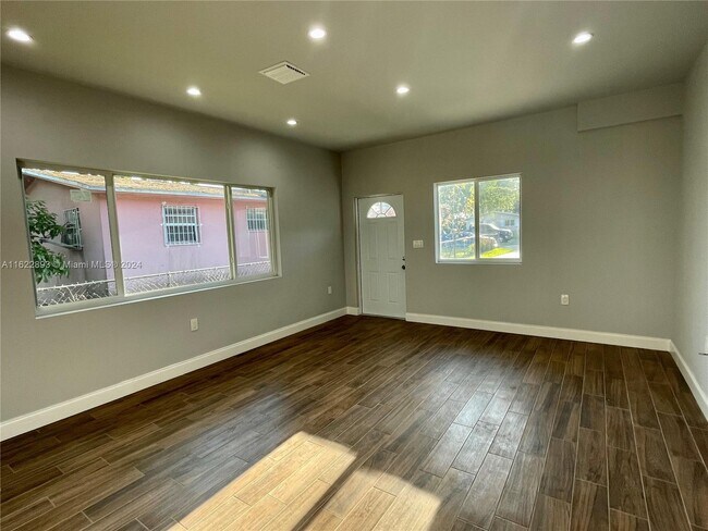 Foto del edificio - 4721 NW 15th Ct