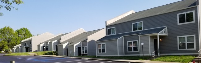 Foto del edificio - Saddle Run Townhomes