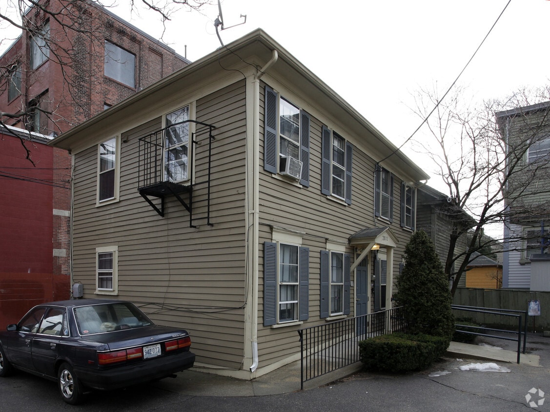 Building Photo - 20-20½ Dexter St