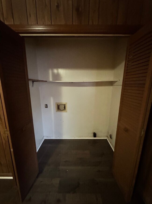 Building Photo - 500 West Second St.