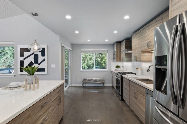 Foto del edificio - CLICK "REQUEST A TOUR" NOW!