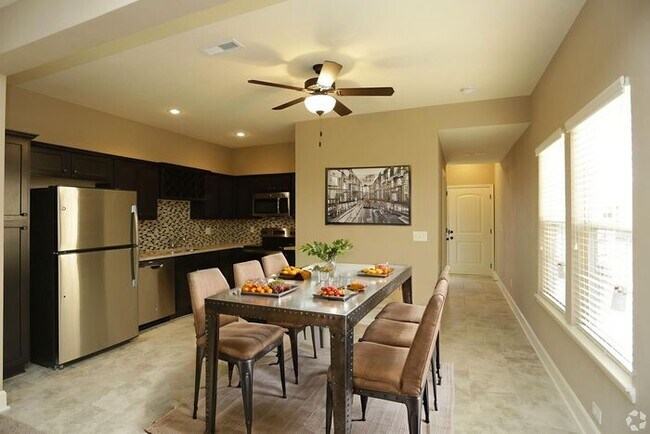 Foto del edificio - Eagle Creek Townhomes - Exterior Townhome - Your New Home Comes with Big Monthly Savings