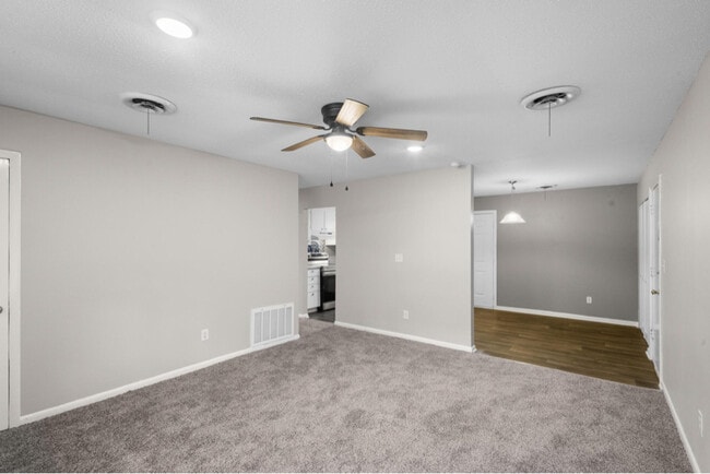 Building Photo - 2835 Lumpkin Rd