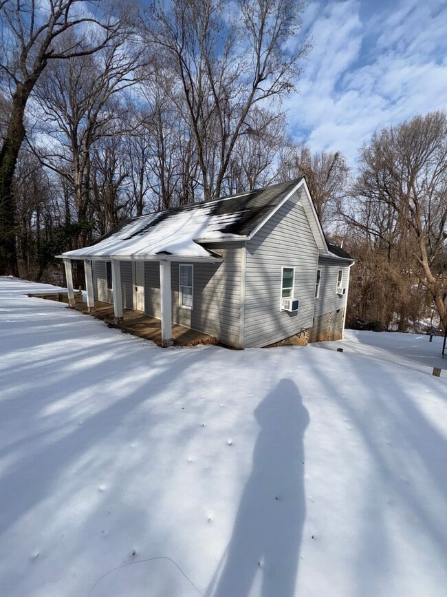 Photo - $875, 1bd/1ba + bonus room - High Point! House