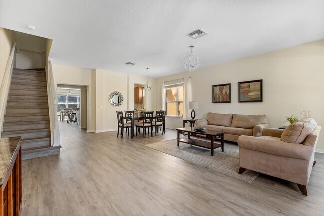 Building Photo - 220 Las Fuentes Dr