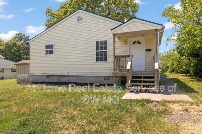 Building Photo - 711 S Nettleton Ave