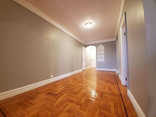 Foto del edificio - 2 bedroom in BRONX NY 10462