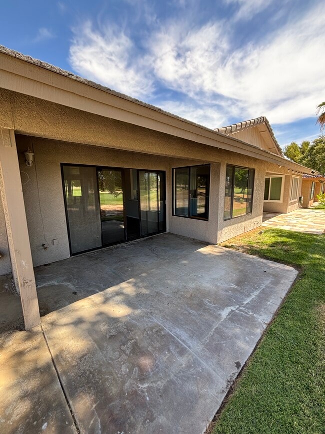 Foto del edificio - 27535 Lakeview Dr