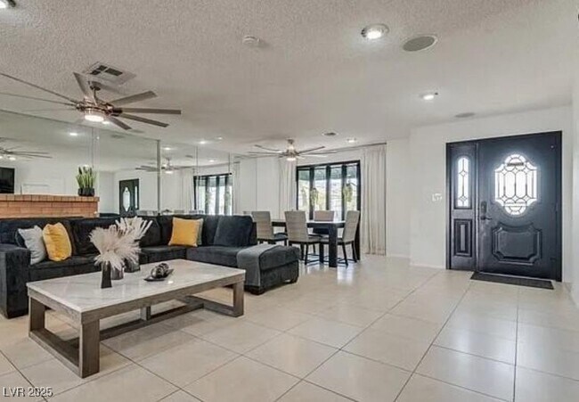 Foto del edificio - 340 Palo Verde Dr