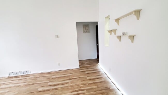 Building Photo - 1821 Cromwell Dr