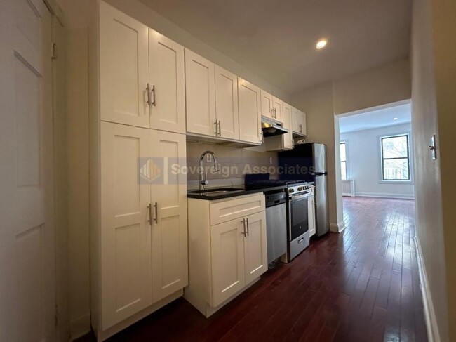 Building Photo - 3 bedroom in New York NY 10033