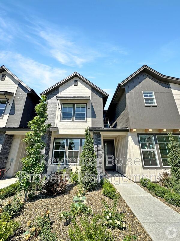Building Photo - 1337 N Webb Wy