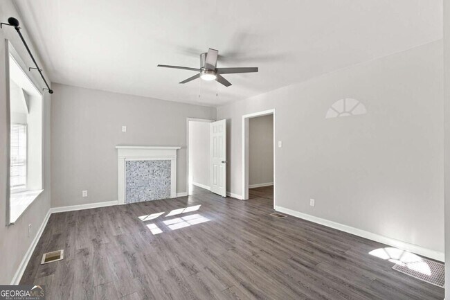 Building Photo - 1357 Lorenzo Dr SW