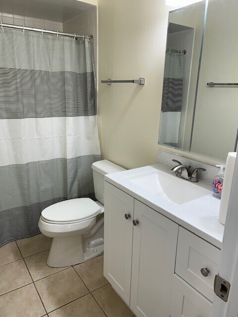 Baño - 1112 Castilian Ct