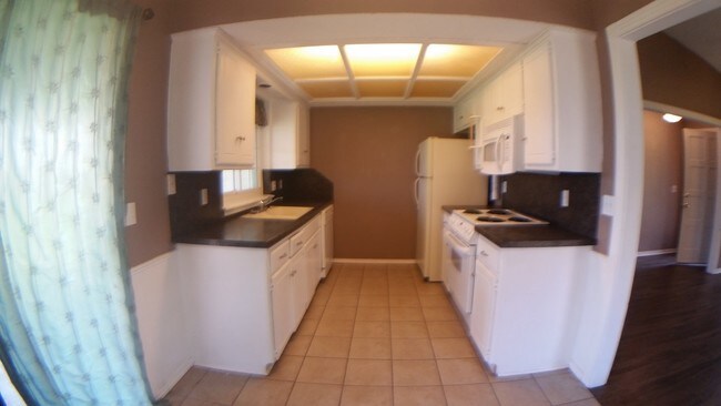 Foto del edificio - 1317 Swan Lake Rd