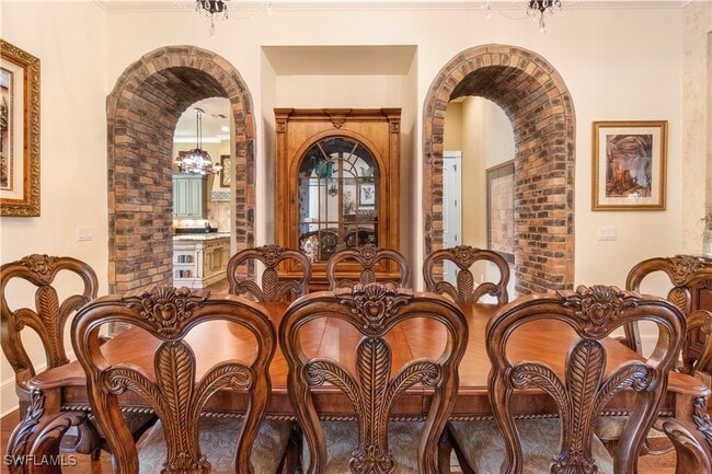 Building Photo - 611 18th Ave S