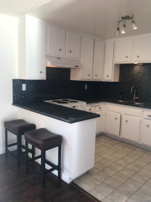 Building Photo - 334 Gladys Ave