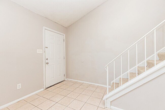 Building Photo - Great Green Run townhouse ready to be love...