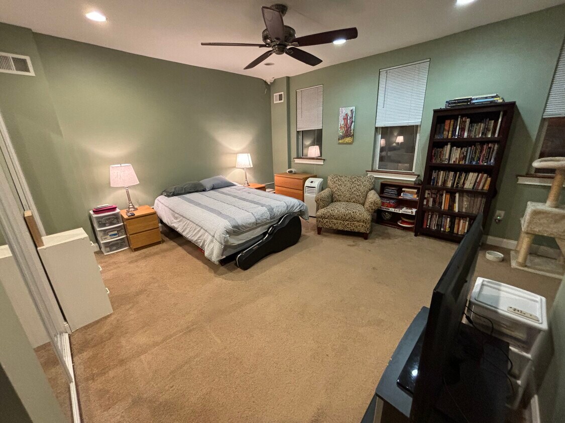 Foto principal - 5121 Carnegie St