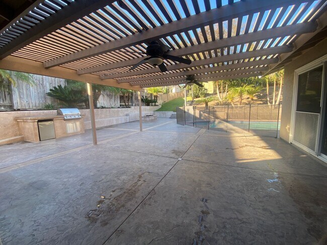 Building Photo - Lovely Home on 1/4 acre w/ Pool, Solar, Ho...