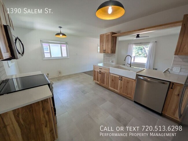 Foto del edificio - 1390 Salem St