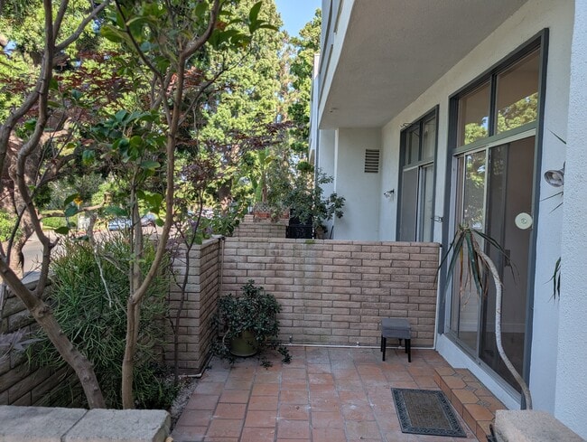 Building Photo - 4775 La Villa Marina
