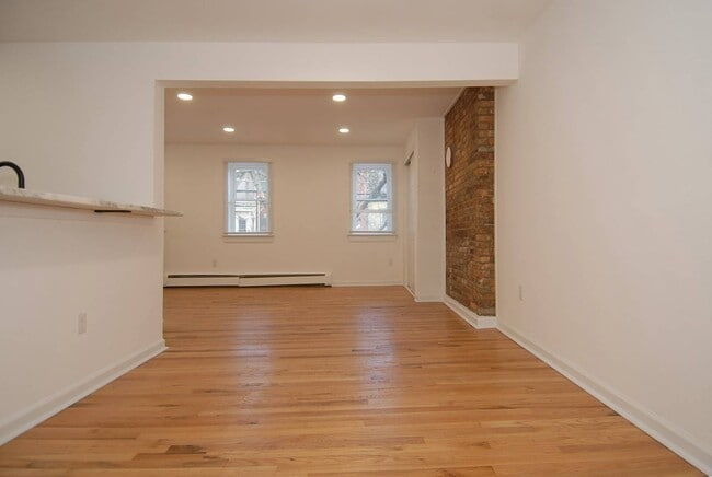 Building Photo - 37 S Perry St