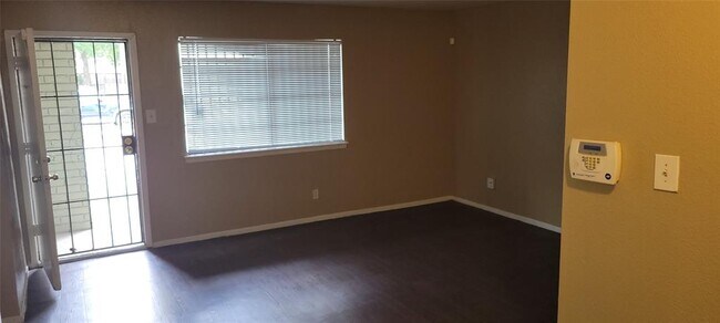 Foto del edificio - 6200 W Tidwell Rd