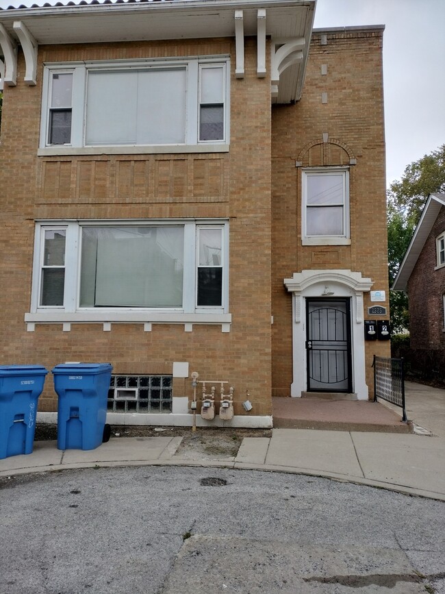 Foto del edificio - 2525 E 72nd Pl